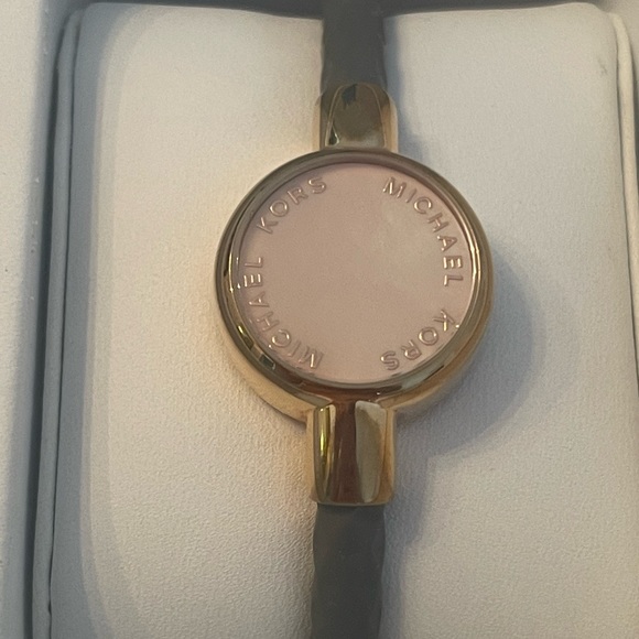 GUC- Authentic Mk Crosby Activity trackers - Picture 6 of 10